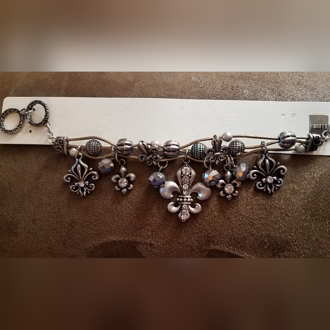 Pretty Pewter Colored Charm Bracelet New
